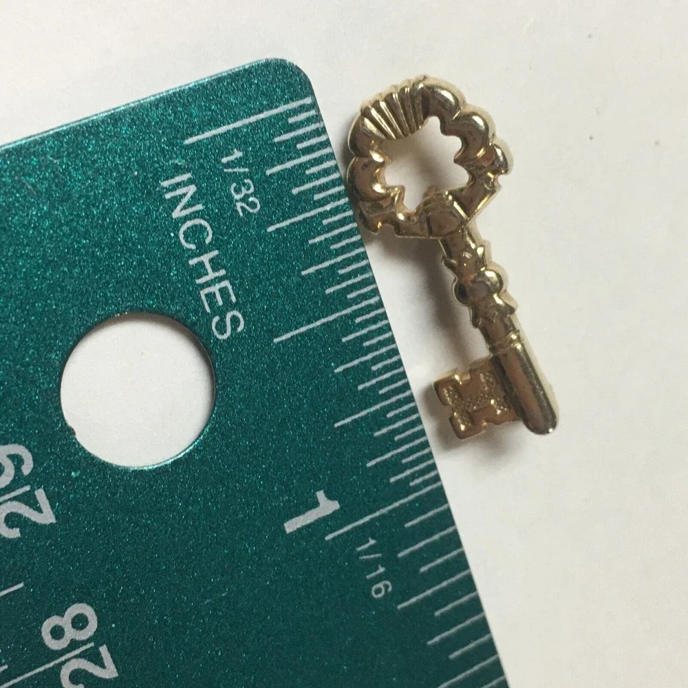 Gold Tone Skeleton Key Brooch Lapel Pin 1